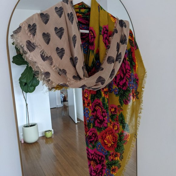 Codello Scarf / Wrap - Picture 1 of 5
